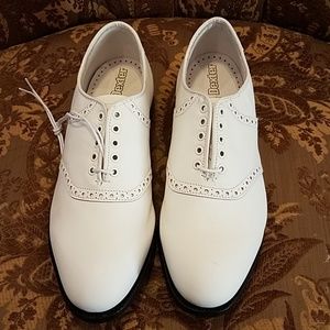 Golf shoes